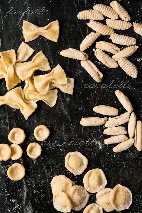 This fresh egg keto pasta, also dairy and grain free, is surprisingly easy to whip up. And while different from the original, it still yields killer al dente-like results. #keto #ketodiet #lowcarb #healthyrecipes Keto Pasta Recipe, Keto Noodles, Keto Pasta, Fresh Egg, Low Carb Pasta, Recetas Keto, Carb Free, Low Carb Bread, Keto Bread