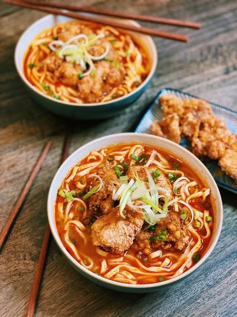 Crispy Chicken Ramen, Spicy Chicken Ramen, Chicken Ramen Noodle Recipes, Spicy Chicken Noodles, Chicken Ramen Recipe, Tiffy Cooks, Chicken Ramen, Ramen Recipe, Cheesy Chicken Broccoli