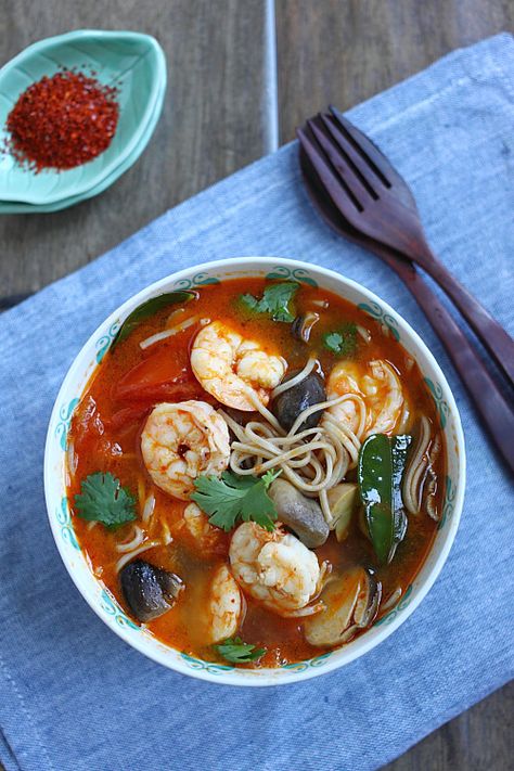 15-Minute Tom Yum Noodle Soup Chinese Veggies, Tom Yum Noodle Soup, Tom Yum Soup, Bible Belt, Tom Yum, Asian Soup, Super Market, Savory Soups, Chinese Dishes