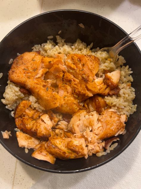 Salmon And Rice Aesthetic, Salmon Aesthetic, Rice Aesthetic, Dinner Rice, 80s Food, Recipe Salmon, Plane Food, Protein Packed Meals, Salmon Dinner