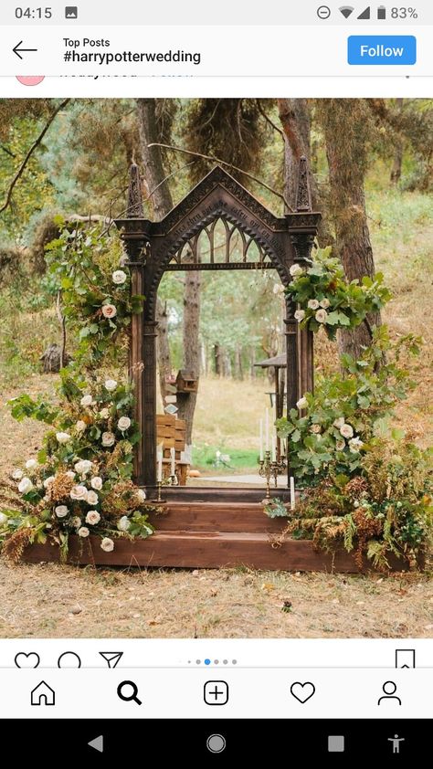 Dream alter for HP wedding Hogwarts Themed Wedding, Deathly Hallows Wedding Arch, Harry Potter Aesthetic Wedding, Harry Potter Wedding Arch, Slytherin Themed Wedding, Medevil Wedding Theme, Harry Potter Bouquet, Narnia Wedding, Harry Potter Wedding Ideas