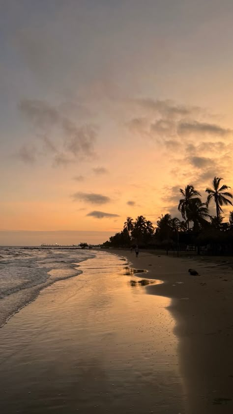 beautiful land of Colombia. sunrise, a night of traveling with no sleep. an amazing temperature and beautiful water. Paradise. Colombia Aesthetic, Screen Savers Wallpapers Backgrounds, No Sleep, Beautiful Water, I Love The Beach, Pretty Landscapes, Landscape Scenery, Sunset Pictures, Beautiful Places To Travel