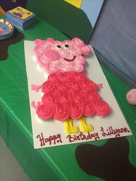 Peppa Pig Pull Apart Cupcakes, Peppa Pig Cupcake Cake, Pig Cupcake Cake, Peppa Pig Cupcakes, Peppa Pig Birthday Party Decorations, Peppa Pig Birthday Cake, Pig Birthday Cakes, Pull Apart Cake, Cake Tower