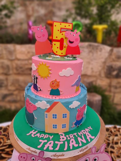 Peppa Pig Princess Cake, Two Tier Peppa Pig Cake, Peppa Pig Theme Cake, Cakes Without Fondant, Peppa Pig Birthday Party Decorations, Peppa Pig Birthday Cake, Pig Birthday Cakes, Tiered Cakes Birthday, Peppa Pig Cake