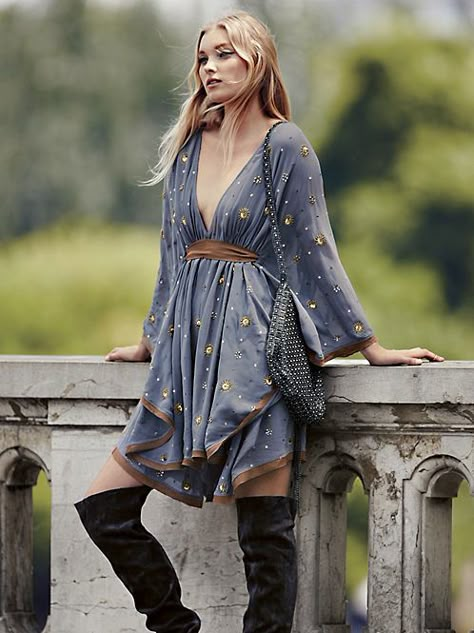 Look Boho Chic, Mode Editorials, Mode Hippie, Estilo Hippie, Mode Boho, Chiffon Mini Dress, Bohol, Bohemian Dress, Looks Vintage