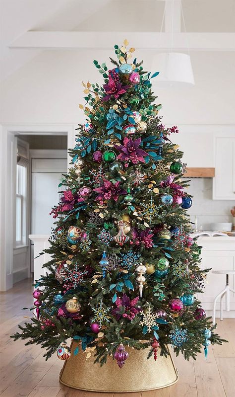 50+ Beautiful Christmas Trees | Tree Decor Ideas | Art & Home Floral Christmas Tree, Pretty Christmas Trees, Elegant Christmas Trees, Couple Christmas, Christmas Tree Inspiration, Traditional Christmas Tree, Rustic Christmas Tree, Beautiful Christmas Trees, Colorful Christmas Tree