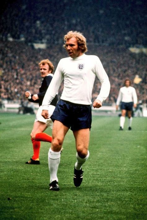 Bobby Moore England English National Team, Bobby Moore, West Ham United Fc, Three Lions, England Football Team, England National, England Football, Retro Football, Football Pictures