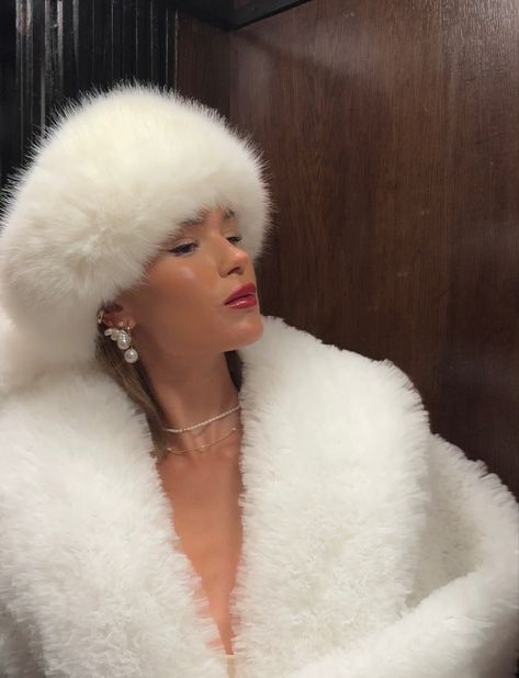 White Faux Fur Coat Outfit, Yule Ball Aesthetic, Vienna Winter, Fur Aesthetic, Pearls Aesthetic, Moscow Winter, Faux Fur Coats Outfit, Winter Fur Hat, Ball Aesthetic