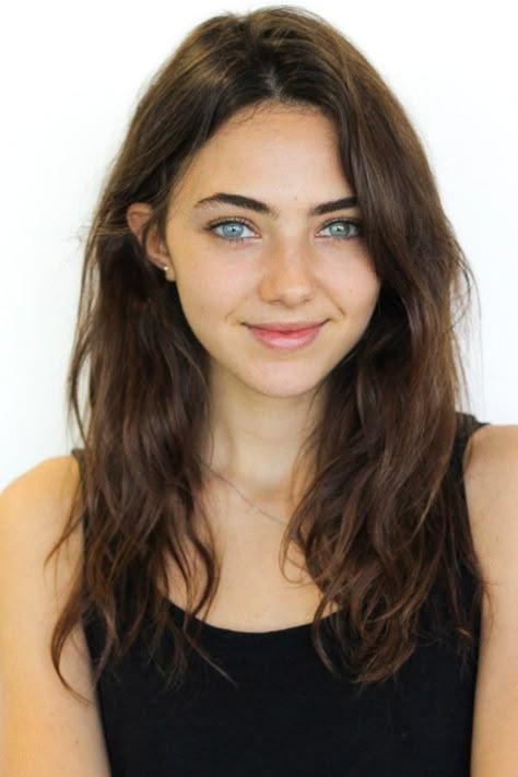 Amelia Zadro, Anna And The French Kiss, Healthy Lifestyle Motivation, Inspirational Women, Dark Hair, Woman Face, Blue Eyes, Brown Hair, Long Hair