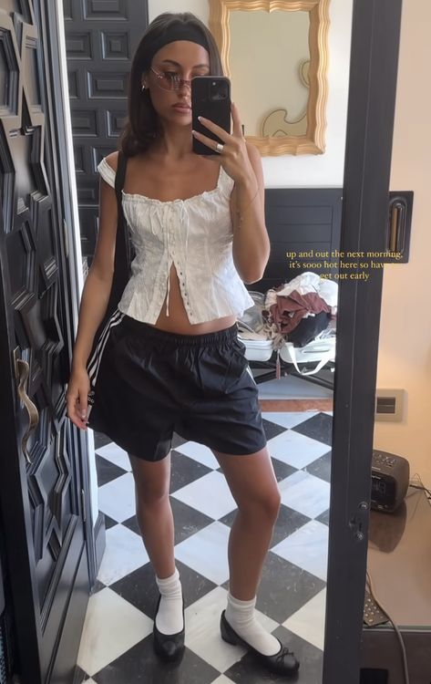 Summer Fits Inspiration, Winter Biker Shorts Outfit, Italy Looks Outfit, Summer Outfits Eclectic, Summer Outfit Nyc, Santa Barbara Outfit Summer, Barcelona Street Style Summer, Summer Fit Inspo 2024, White Sambas Outfits