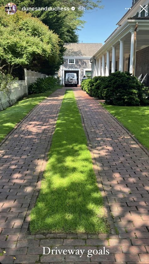 Driveway With Turnaround, Steep Driveway Ideas, Diy Driveway Ideas Cheap, Driveway Inspiration, Driveway Ideas Cheap, Permeable Driveway, Diy Driveway, Brick Driveway, Driveway Ideas