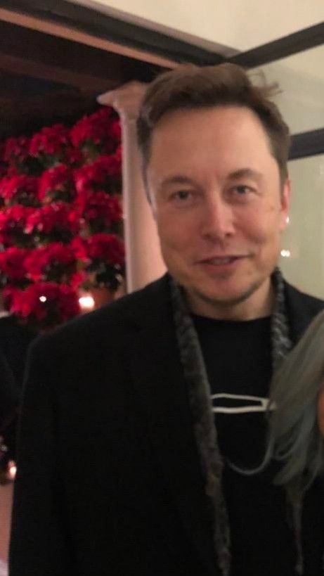 Elon Musk Smiling, Elon Musk Selfie, Elon Musk Aesthetic, Keanu Reeves Sister, Tesla Company, Amber Heard Style, Elon Reeve Musk, Blades Of Glory, Trust Format