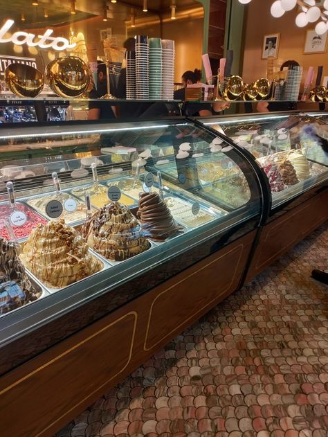 gelato in summer | ice cream shop | italian summer | eurosummer Gelato Shop Aesthetic, Italian Gelato Shop, Candy Store Design, Gelato Italy, Italian Gelato, Italian Ice Cream, Shopping In Italy, Gelato Shop, Bakery Food