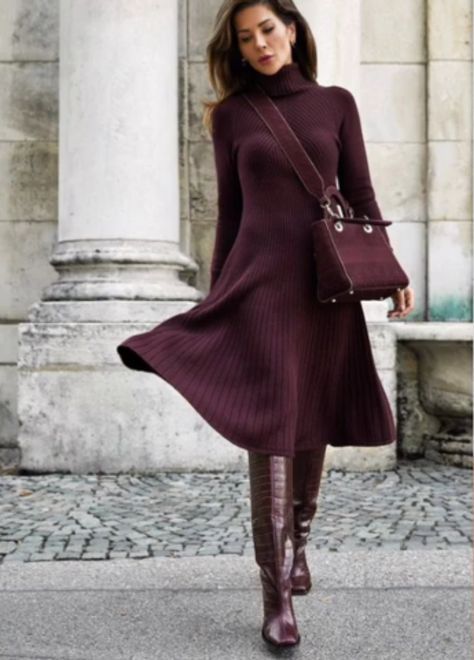 Bordeaux Dress Outfit, Burgundy Dress Outfit Winter, Burgundy Dress Outfit Casual, Burgundy Boots Outfit, Bordeaux Outfit, Burgundy Dress Outfit, Vestidos Color Vino, Trending Colors, Outfit Inspiration Women