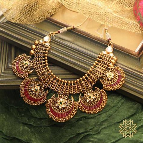 gold necklace designs images Manubhai Jewellers, Gold Bridal Necklace, Antique Necklaces Design, Antique Gold Jewelry Indian, Gold Necklace Indian, Gold Jewelry Simple Necklace, Gold Necklace Indian Bridal Jewelry, Antique Bridal Jewelry, Antique Jewelry Indian