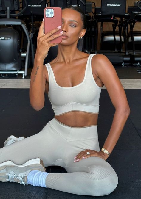 Kendall Jenner Workout, Jasmin Tookes, Modest Gym Outfit, Adrette Outfits, Modele Fitness, Gymwear Outfits, Gym Crush, Cute Outfits With Leggings, Trendy Leggings