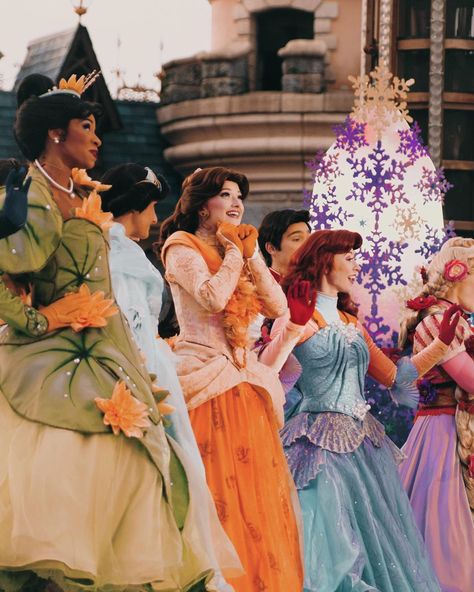 Rosie ✨ on Instagram: “Can’t wait to watch my favourite show again very soon 😍✨ . . . . #disneylandparis #disneyland #dlp #disney #disneylandparks #disneyparks…” Dinesy Princess, Real Life Disney Princesses, Disney Parks Princess, Disney Ultimate Princess Celebration, Disney World Princess, Princess Photo Shoot, Real Disney Princesses, Disneyland Princess, Princess Parking