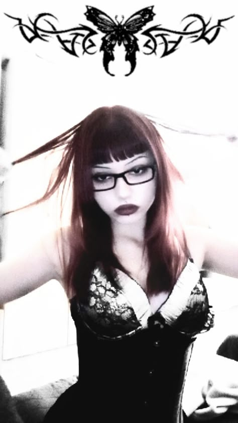 goth gothic goth girl bayonetta glasses #goth #gothgirl #gothic #bayonettaglasses Goth Glasses Frames, Goth With Glasses, Mysterious Outfits, Goth Glasses, Brooke Core, Gothic Glasses, Goth Pfp, Bayonetta Glasses, Goth Fits