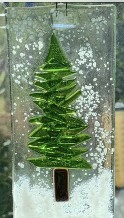 Fused Glass Pine Trees, Fused Glass Christmas Ideas, Glass Mosaic Diy, Mosaic Trees, Broken Glass Crafts, Fused Glass Panel, Fused Glass Dishes, Mosaic Flower Pots, Glass Art Pictures