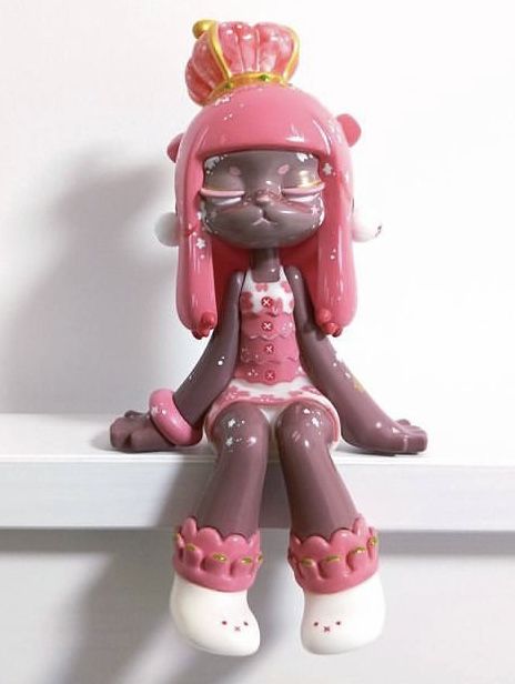 Cute Figurines Decor, Kawaii Core Figures, Cute Figurines, Creepy Cute Sculpture, Creepy Cute Clay Figures, Toy Sculpture Character Design, Skullpanda Figures, Art Toys Design, Vinyl Art Toys