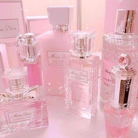 Susie Core, Stile Blair Waldorf, Pink Journal, Photo Rose, Dior Aesthetic, Soft Pink Theme, Pink Perfume, Pink Stuff, Pink Things