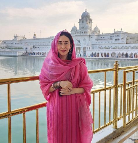 Karisma Kapoor at golden temple Sri amritsar sahib #karismakapoor #bollywood #spritual Karishma Kapoor Suits, Indian Outfits Simple, Golden Temple Amritsar, Snow Photos, Karishma Kapoor, Deepika Padukone Style, Karisma Kapoor, Outfits Simple, Simple Kurti Designs