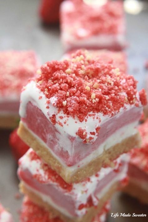 Strawberry Shortcake Ice Cream Bars, Cake Crumble, Ice Cream Bar Recipe, Fabulous Desserts, Strawberry Shortcake Ice Cream, Ice Cream Bars, Strawberry Shortcake Recipes, Shortcake Recipe, Salty Cake