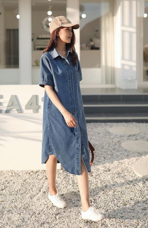 Vestidos Jeans, Keds Style, Casual Frocks, Denim Outfits, Ladies Blouse Designs, Ladies Blouse, Fashion Hijab, Simple Outfit, Casual Chic Outfit