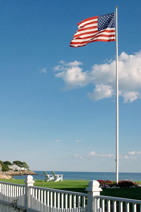 American Flag Pictures, Americana Aesthetic, Country Backgrounds, New England Road Trip, New England Travel, Beautiful Landscape Photography, United States Flag, Usa Travel Guide, New England Style