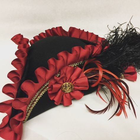 Pirate Hat For Women, Pirate Hat Aesthetic, Pirate Hat Design, Womens Pirate Hat, Pirate Hat Diy, Diy Pirate Hat, Christmas Pirate, Fancy Pirate Hat, Red Pirate Hat