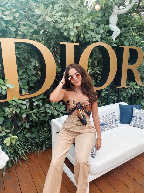 Dior Cafe Outfit Miami 2024 Outfits, Miami Inspo Outfits, Miami Trip Outfits, Art Basel Miami Outfit, Dior Cafe Miami, Miami Instagram Pictures, Miami Vacation Outfits, Miami Outfit Ideas, Miami Fits