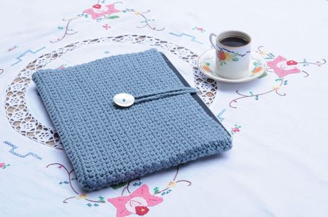 How to Crochet - Tablet Cover #crochet #beginner #howto Crochet Tablet Cover, Crochet Fabric, Creative Craft, Fingerless Mittens, Tablet Cover, Tablet Sleeve, Chunky Crochet, Creative Skills, Types Of Yarn