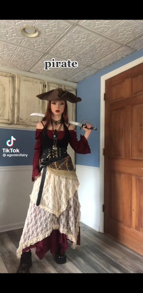 No Corset Pirate Costume, Womens Pirate Cosplay, Pirate Coat Womens, Ren Faire Outfit Pirate, Punk Pirate Outfit, Pirate Look Women, Thrifted Pirate Costume, Feminine Pirate Outfit, Diy Pirate Accessories