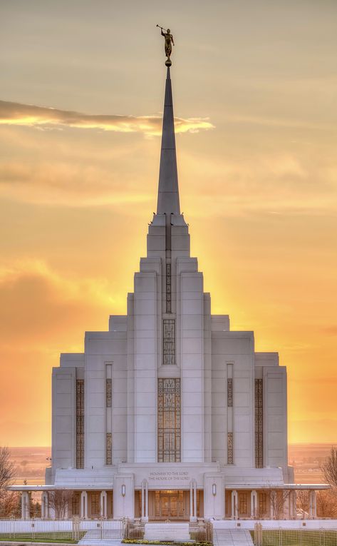 Rexburg, Idaho mormon temple Rexburg Idaho Temple, Church Of Jesus Christ Latter Day Saints Wallpaper, Mormon Aesthetic, Saint Wallpaper, Rexburg Temple, Church Wallpaper, Temples Lds, Los Angeles Temple, Lds Pictures