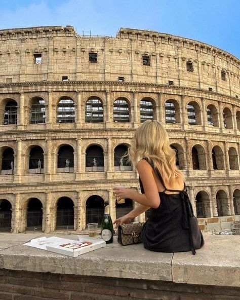 Rome Pictures, Italy Vibes, Rome Photo, Italy Pictures, America Latina, Italy Summer, Europe Photos, Italy Outfits, Italy Aesthetic