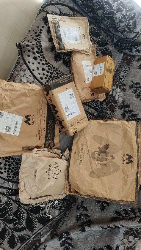 Flipkart Parcel Snap, Amazon Parcel Snap, Nykaa Parcel Snap Story, Eid Shopping Snap, Parcels Aesthetic, Shopping Time Snapchat, Gift Fake Snap, Fake Gifts Story, Parcel Snap