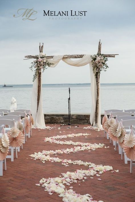 23 Stunningly Beautiful Decor Ideas For The Most Breathtaking Indoor/Outdoor Wedding Ceremony Altar, Beach Wedding Arch, Wedding Dresses Videos, Wedding Ceremony Ideas, Beach Wedding Guests, Arch Decoration Wedding, Boda Mexicana, Wedding Beach Ceremony, Home Wedding Decorations