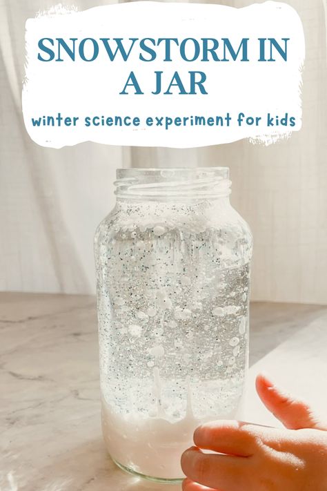 Kids will love making a snowstorm in a jar for a fun winter weather science experiment!  This is a great winter stem activity for kids in preschool and older.  It is easy to set up and would be a great winter classroom activity! Weather Stem Activities Kindergarten, Snowstorm In A Jar, Vetenskapliga Experiment, Science Experiments Kids Elementary, Winter Science Experiments, Science Experience, Toddler Science Experiments, Science Experiment For Kids, Science For Toddlers