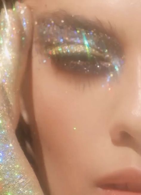 Shiny Photography, Sparkly Photoshoot, Sparkle Photoshoot, Glitter Photoshoot, Shimmer Aesthetic, Glitter Shoot, Skin Glitter, Sweet 16 Outfits, Disco Diva