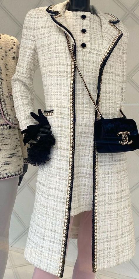 Chanel Coats For Women, Channel Dress Classy Coco Chanel, Chanel Outfit Classy Chic, Baret Outfit, Chanel Tweed Coat, Chanel Coats, Tweed Coat Women, Chanel Style Jacket, Chanel Coat