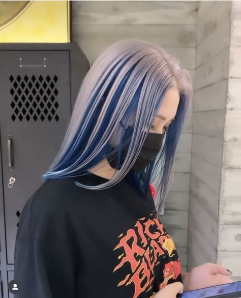 Platinum Blue Hair, Asian Hairstyle, Skunk Hair, Hair Color Asian, Split Dyed Hair, Cabello Hair, Color Celeste, Blue Tips, Split Hair