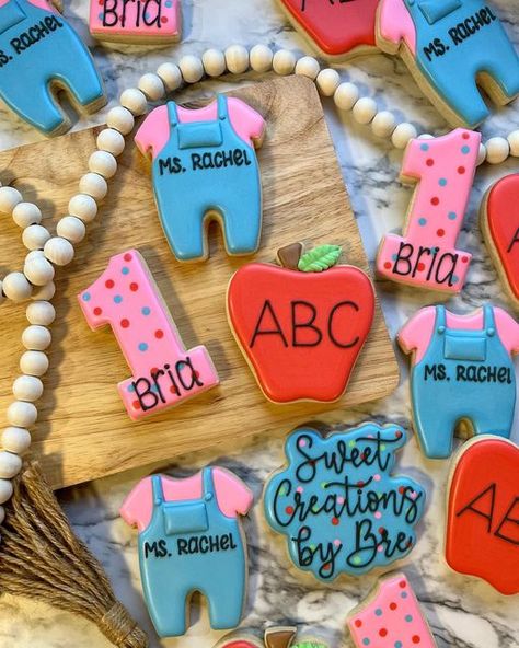 First Birthday Ms Rachel, Ms Rachel Birthday Cookies, Ms Rachel Cookies, Ms Rachel 2nd Birthday Party Theme, Ms Rachel First Birthday Party, Miss Rachel Birthday Party, Ms Rachel Cake, Ms Rachel Birthday Party, Peppa Pig Birthday Cake