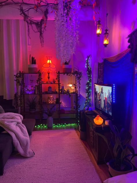 Earthy Bedroom With Led Lights, Soare Room Ideas, Renter Friendly Decorating House, Dark Basement Bedroom Ideas, Magical Dorm Room, Trippy Basement Ideas, Alt Living Room Aesthetic, Hippy Goth Room, Bedroom Inspirations Hippie