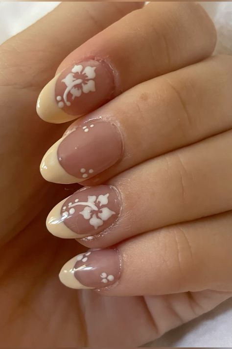 Tsitp Nail Ideas, Summer Beach Nails Short, French Nail Almond, Nail Ideas Gel Polish, Nails Inspo Short, Aesthetic Nails Short, White Tip Nails, Cute Simple Nails, Simple Gel Nails