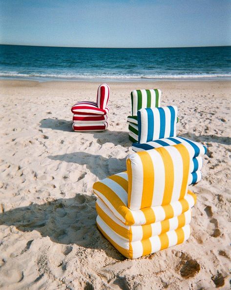 the pillow chair by ash NYC evokes the summertime mood of the italian riviera Pagoda Umbrella, Design Decor Ideas, Whimsical Photography, Dora Larsen, Rooftop Terrace Design, Zen Room, Italian Riviera, Terrace Design, Soft Seating