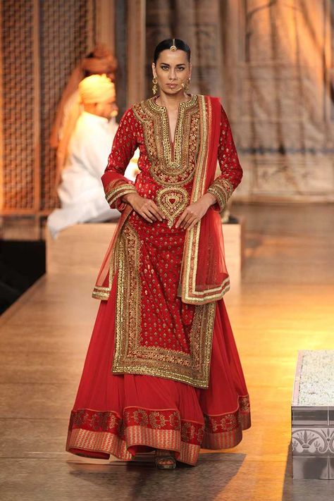 Reyna Tandon - India Couture Week 2016 Dress Sharara, Designer Bridal Lehenga Choli, Nikkah Dress, Abaya Style, Designer Bridal Lehenga, Salwar Kamiz, Pakistani Bridal Dresses, Bridal Lehenga Choli, Indian Wedding Outfits