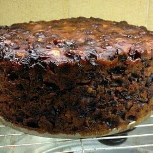 3 Ingredient Fruit Cake Recipe, 3 Ingredient Cake, Fruit Bars Recipe, Best Fruit Cake Recipe, Rich Fruit Cake, Fruit Cake Recipe Easy, Slow Cooker Cake, Boiled Fruit Cake, Slow Cooker Christmas