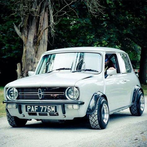 Mini 1275 GT #OldSkool #WayBackWednesday #1275GT #classic #oldtimer #touringcar #beforebmw Mini Cooper Interior, Mini Morris, Mini Cooper Classic, Ultimate Garage, Cool Vans, Mini Clubman, Retro Car, Nissan 370z, Expedition Vehicle