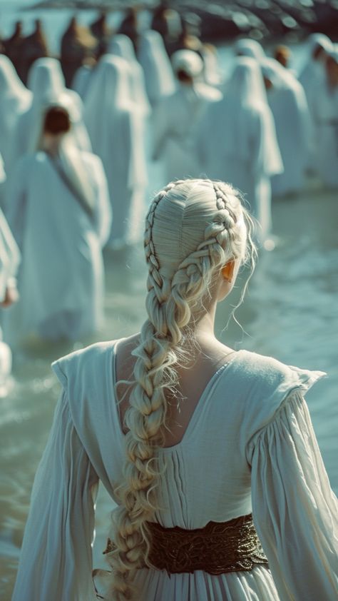 Danearys Stormborn Hair, Visenya Targaryen Braids, House Of Dragon Hairstyles, Female Warrior Hairstyles, Targaryen Hair Aesthetic, Targeryan Hair, House Of The Dragon Hairstyles, Elven Braids, House Of The Dragon Hair