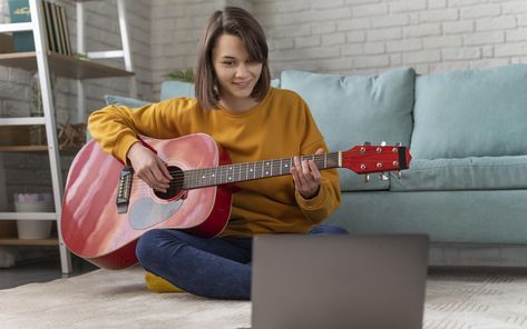 Get Ready to Rock with LyveUp Live Online Music Lessons Woman Playing Guitar, Simply Piano, Learning Music, Friends Hanging Out, Online Music Lessons, Music Classes, Music Signs, City Lifestyle, Female Guitarist